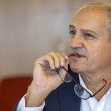Le projet de budget 2026 de la Ville de Genève affiche un déficit de 62,1 millions de francs. Deux baisses d'impôts impactent les ressources financières à hauteur de 58 millions, a déploré le conseiller administratif en charge des Finances Alfonso Gomez. KEYSTONE/MARTIAL TREZZINI